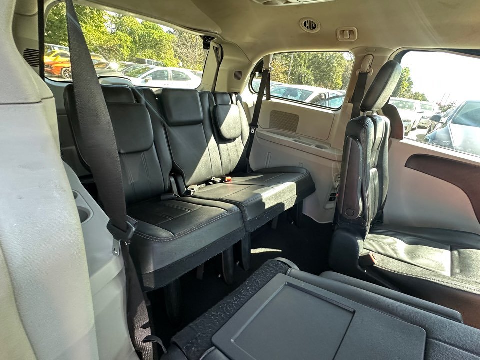 Chrysler Town & Country photo 22