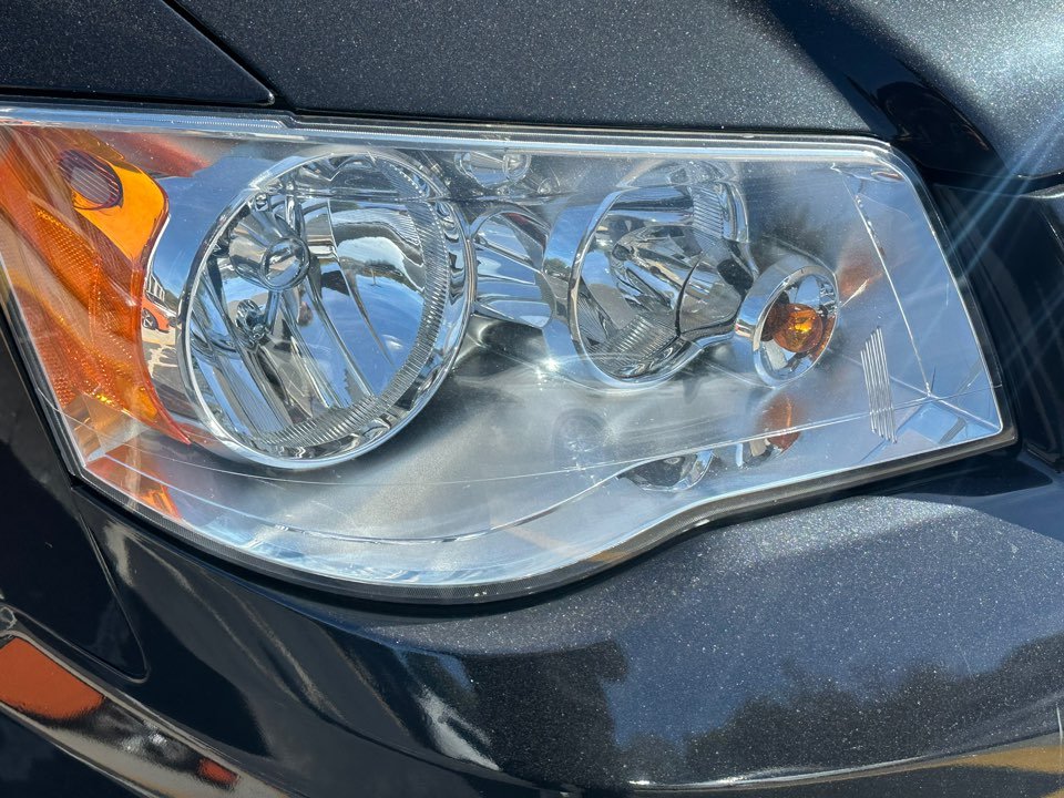 Chrysler Town & Country photo 4