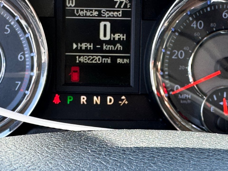 Chrysler Town & Country photo 12