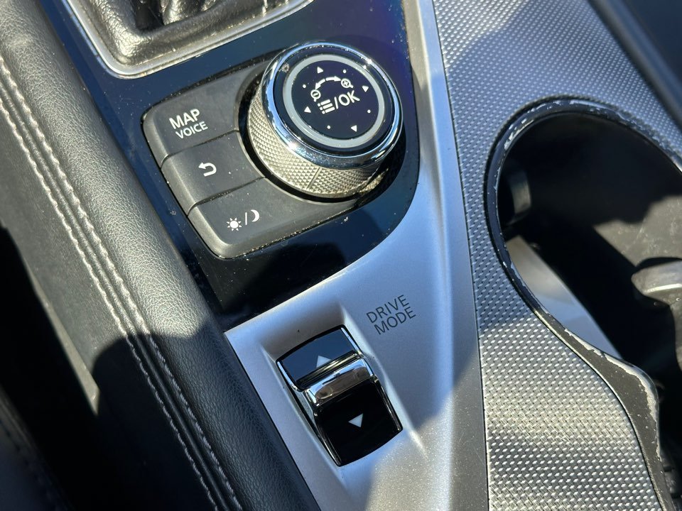 Infiniti Q50 photo 23
