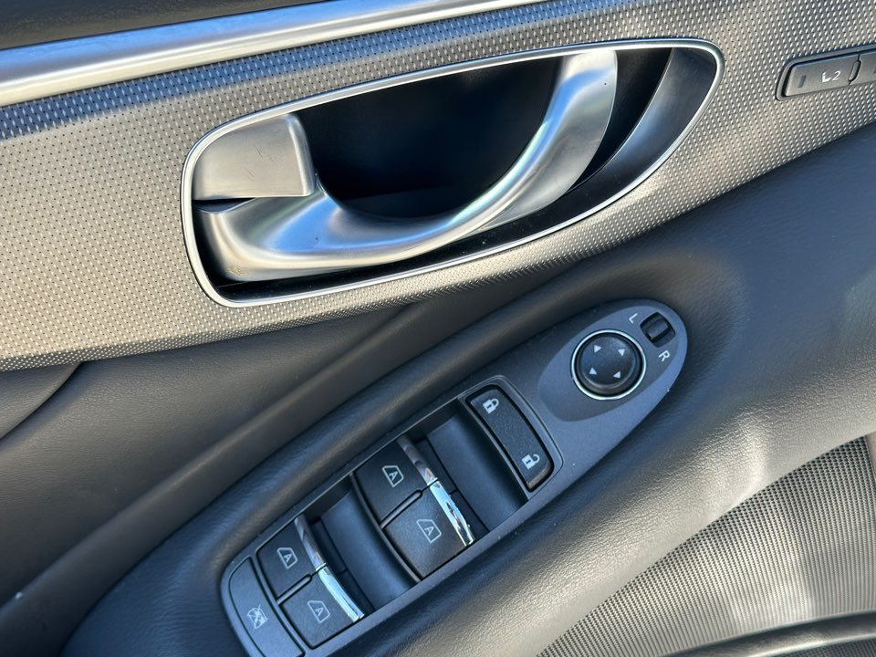Infiniti Q50 photo 12