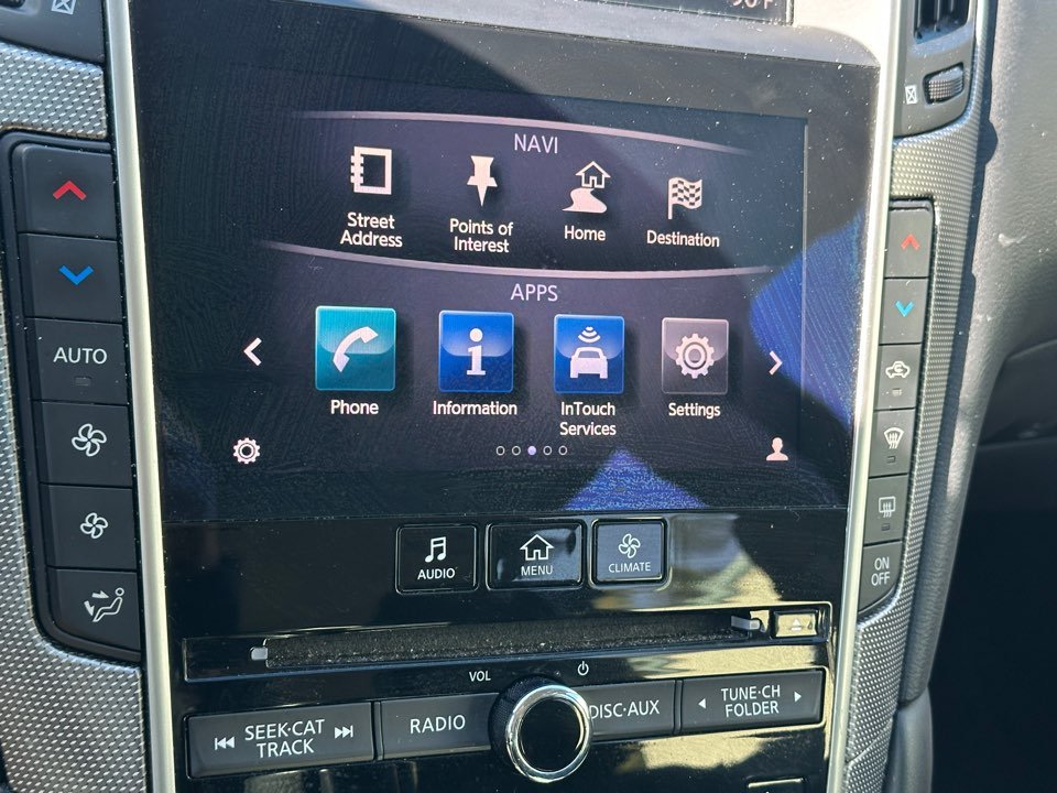 Infiniti Q50 photo 21