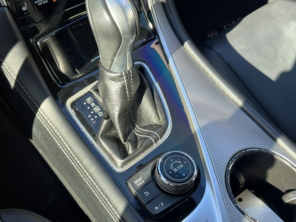 Infiniti Q50 photo 22