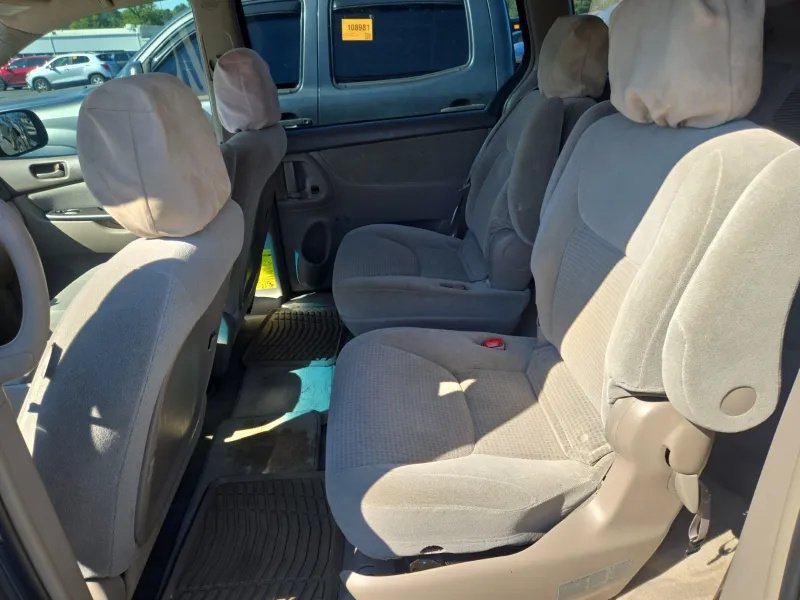 Toyota Sienna photo 12