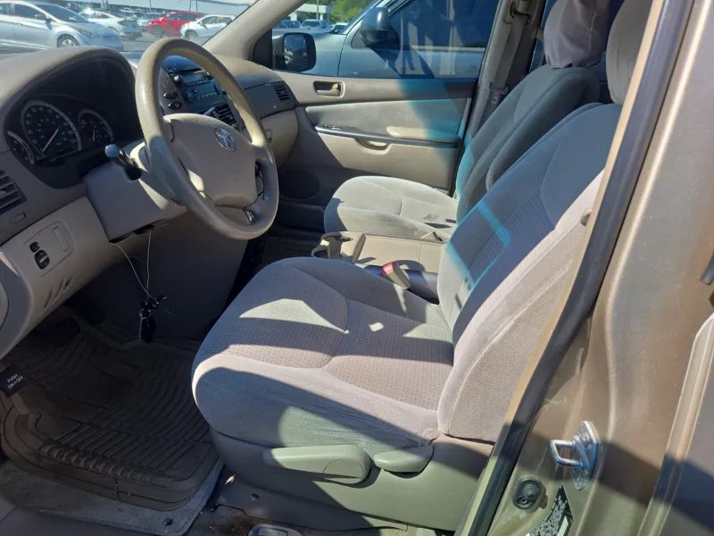 Toyota Sienna photo 10
