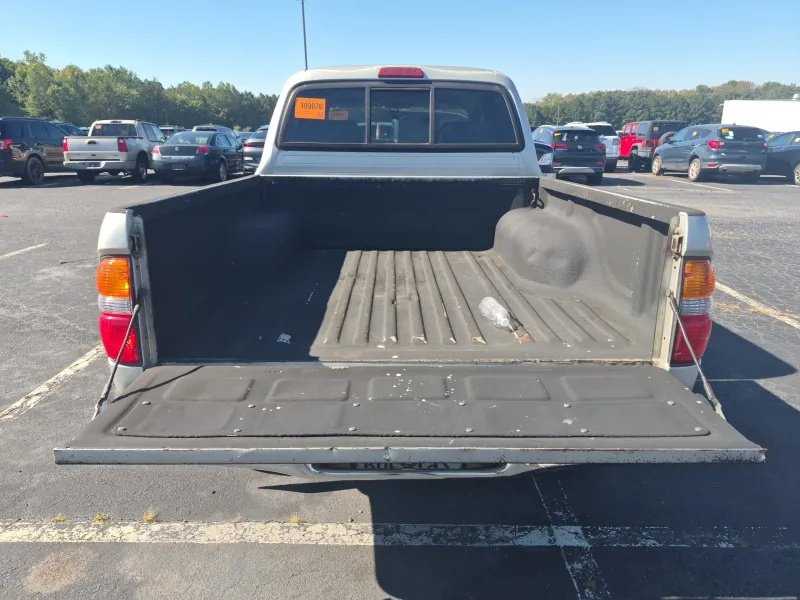 Toyota Tacoma photo 15