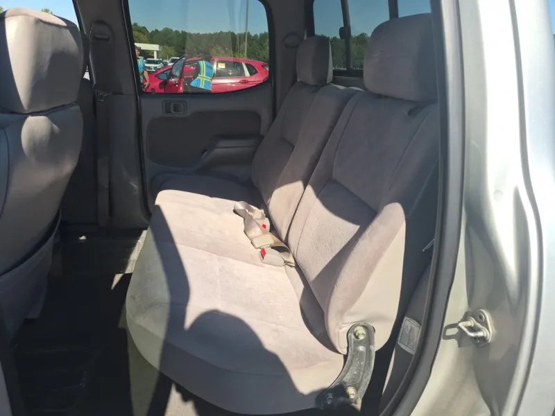 Toyota Tacoma photo 13