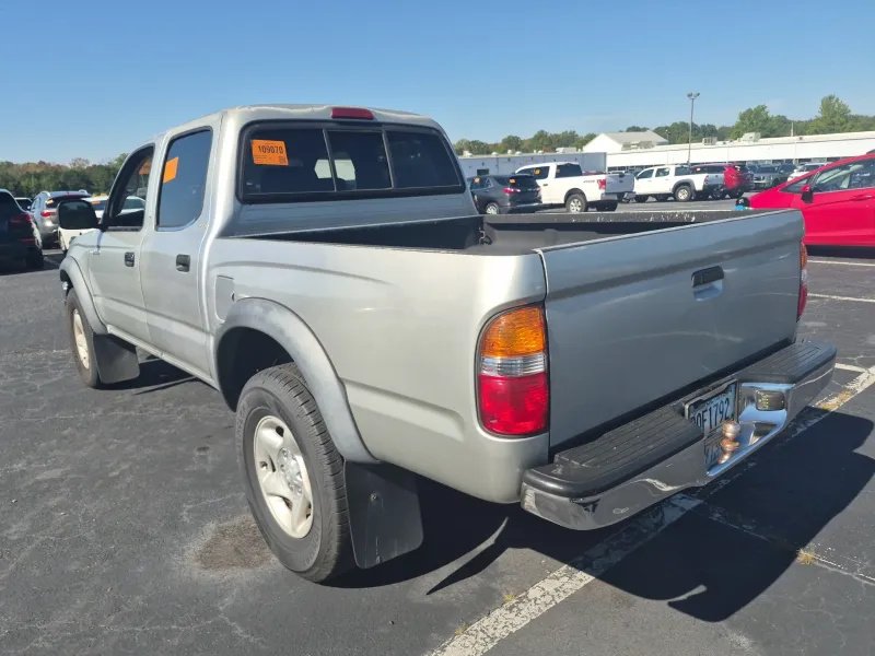 Toyota Tacoma photo 4