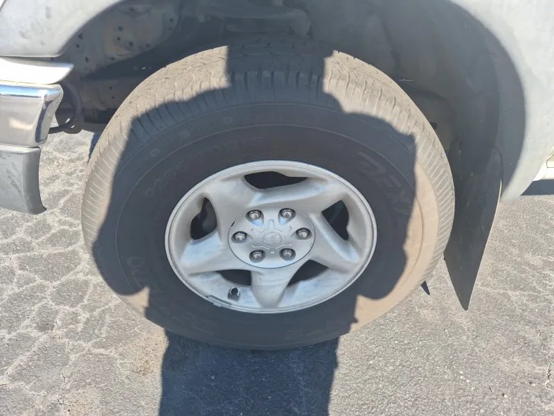 Toyota Tacoma photo 9