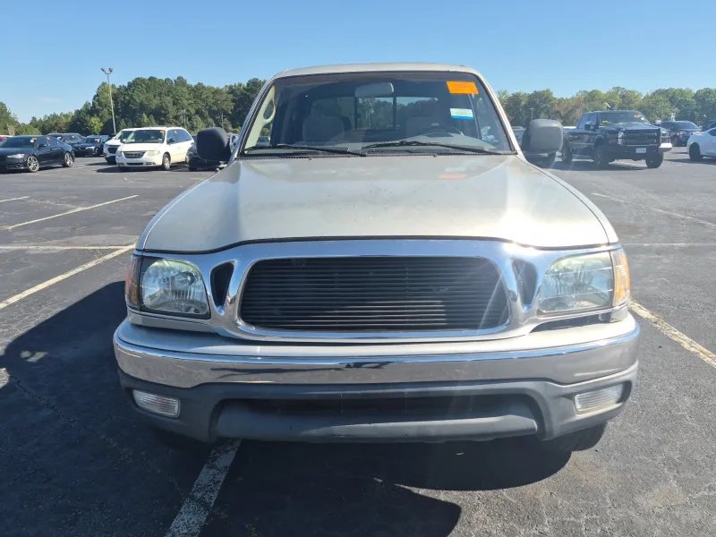 Toyota Tacoma photo 2