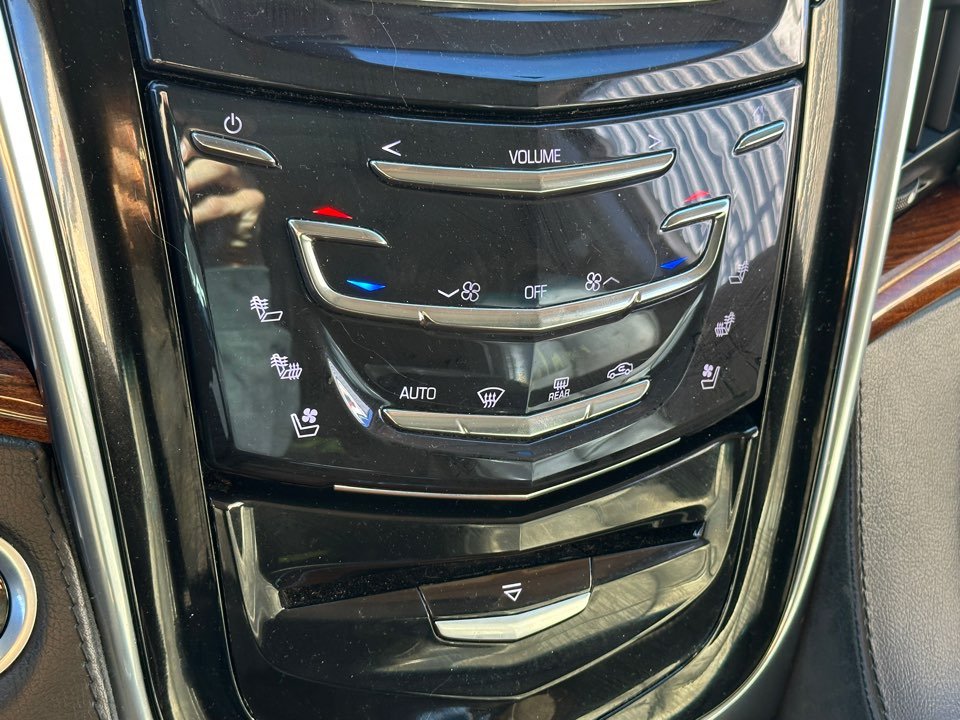 Cadillac Escalade photo 22