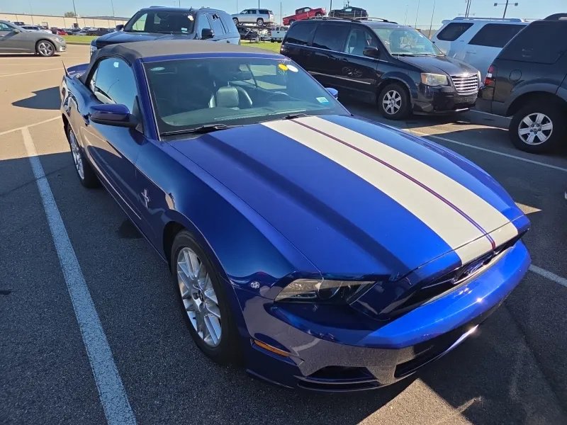 Ford Mustang photo 3