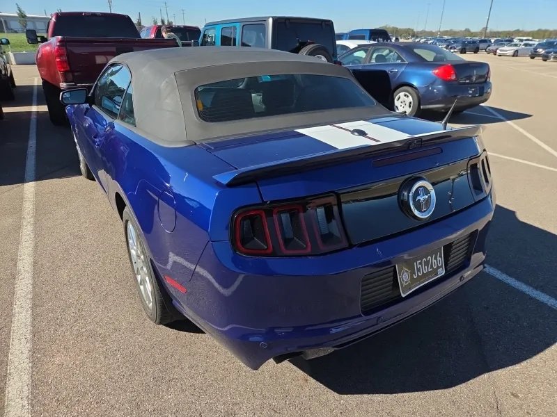 Ford Mustang photo 4