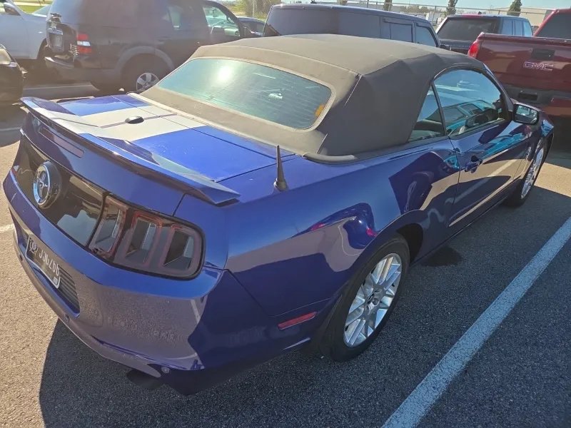 Ford Mustang photo 6