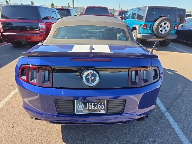 Ford Mustang photo 5
