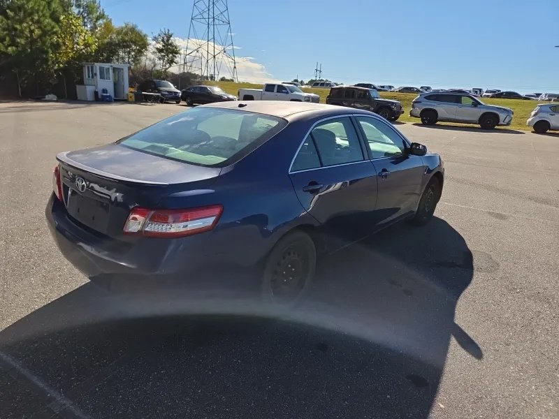 Toyota Camry photo 6