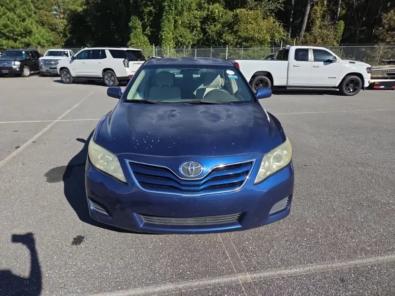 Toyota Camry photo 2