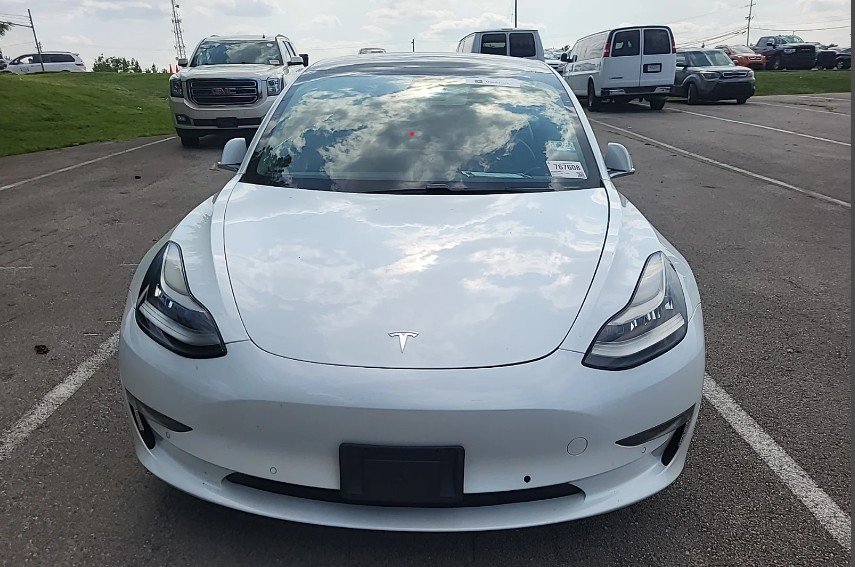 Tesla Model 3 photo 2