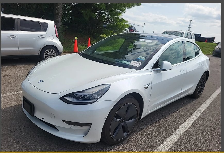 Tesla Model 3 photo 3