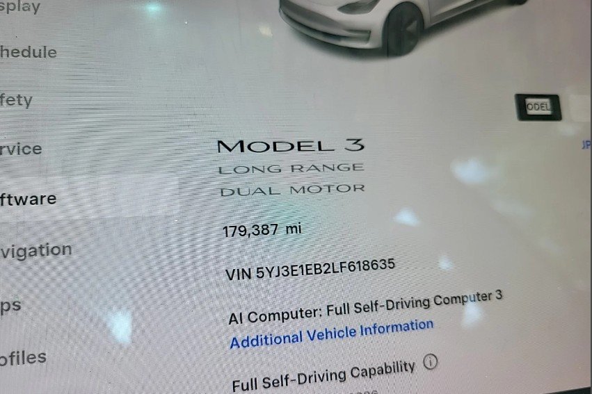 Tesla Model 3 photo 6